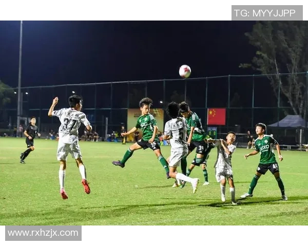 重庆足球队在冠军赛中的默契配合展现出强大团队实力与战术执行力